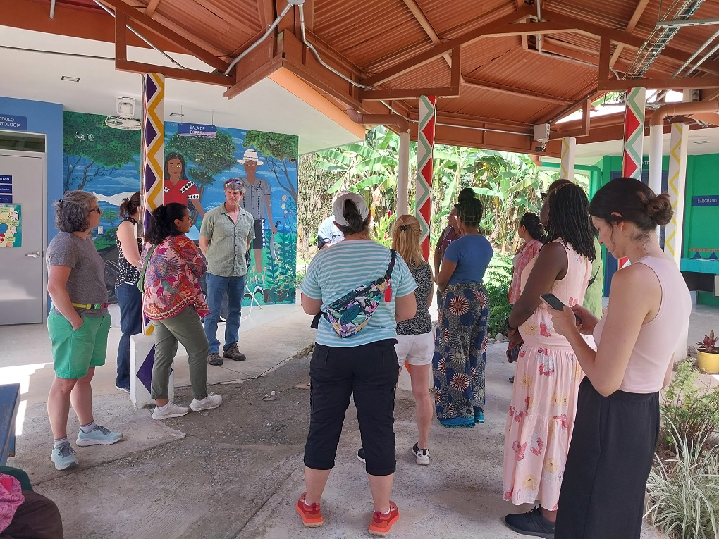 A group of people stand outside a health clinic in Costa Rica