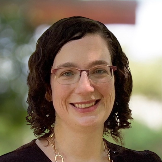 Caroline Groth Headshot
