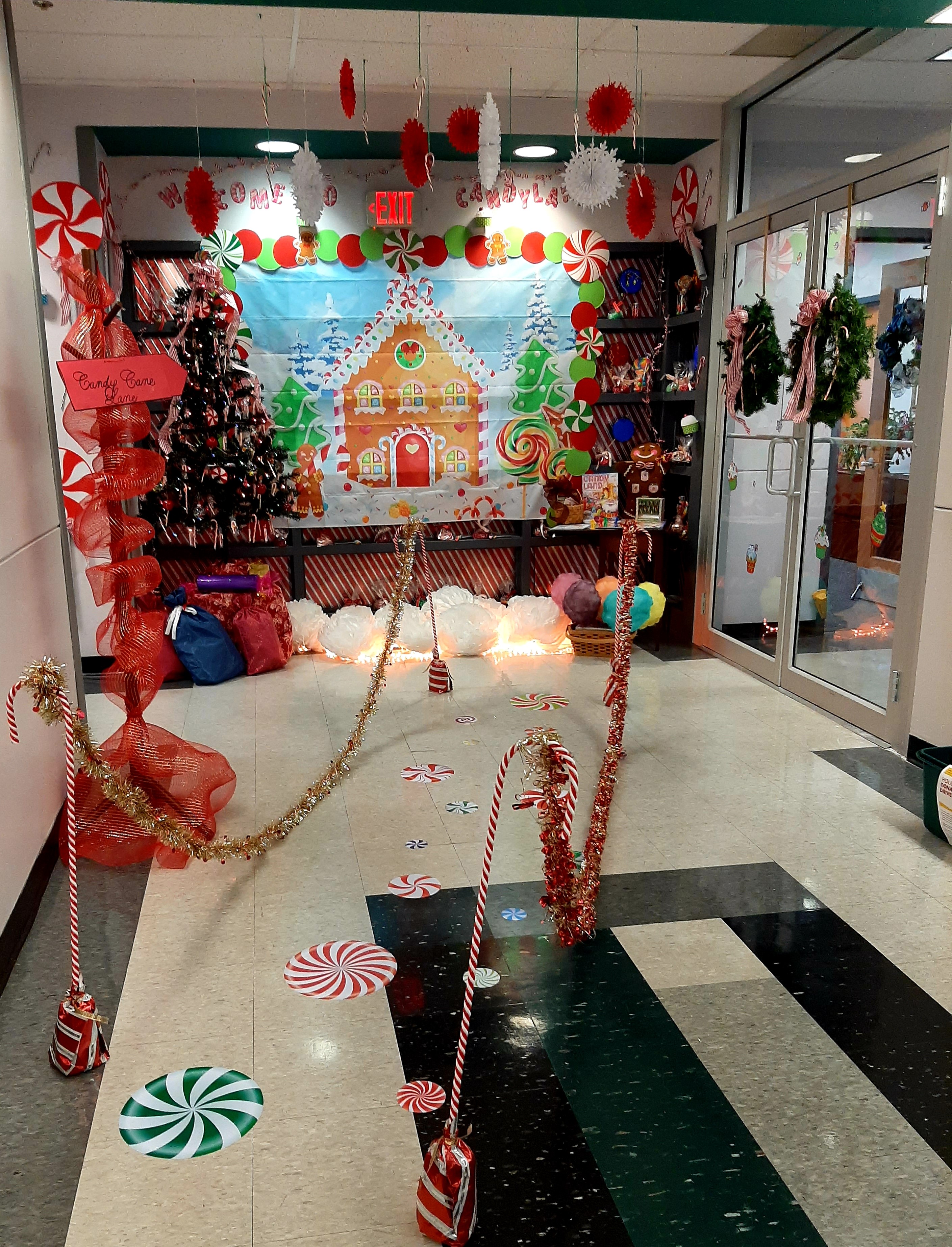 holiday office door decorating contest ideas