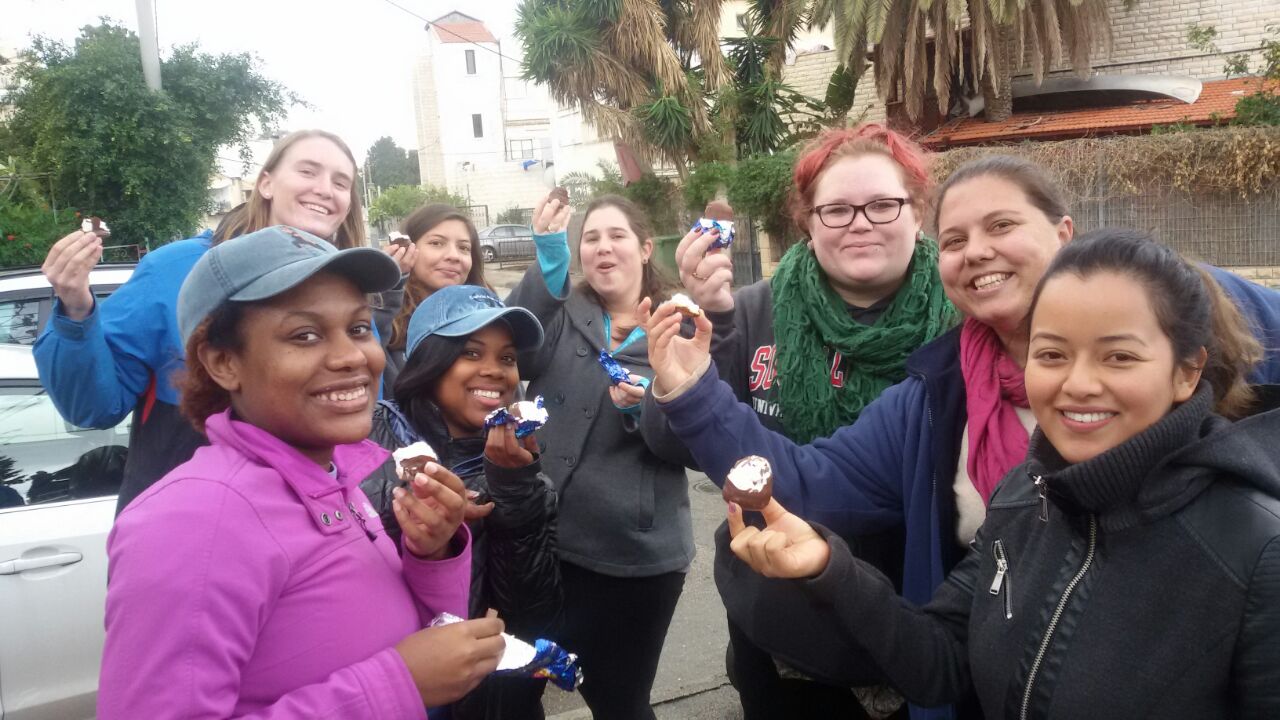 Students enjoy ice-cream in Israel