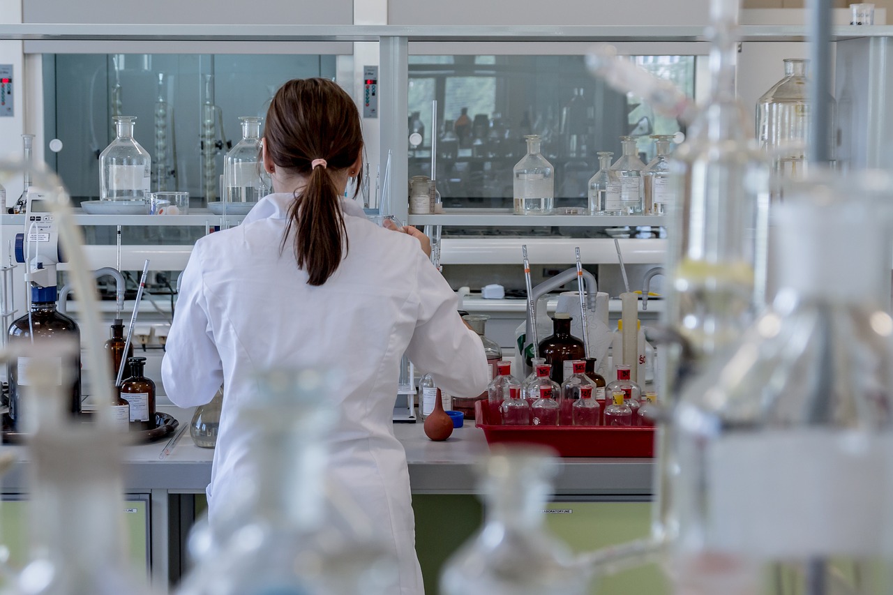 Scientist working in the laboratory.