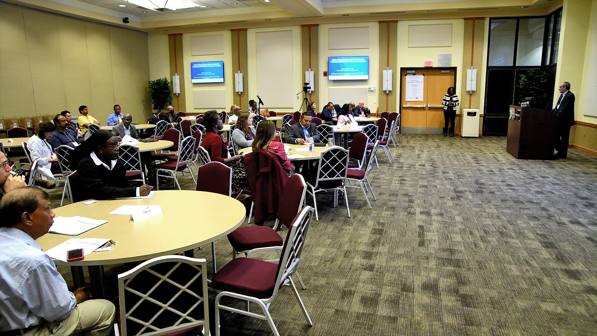 Attendees listen to a presentation at the The University of Maryland Marlene and Stewart Greenebaum Comprehensive Cancer Center’s IDEA Para-PACHE Networking Program
